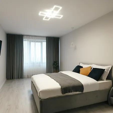 Enjoy The Stylish, Comfortable & Spacious Apartment